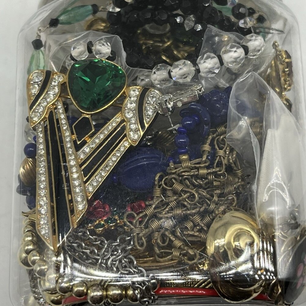 1.5 lb. Jewelry Jar all wearable and salable Jewelry, some vintage some modern - Picture 3 of 9
